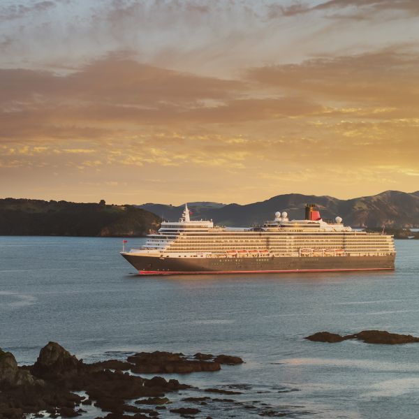 Compagnie Cunard Bateau Queen Elizabeth  